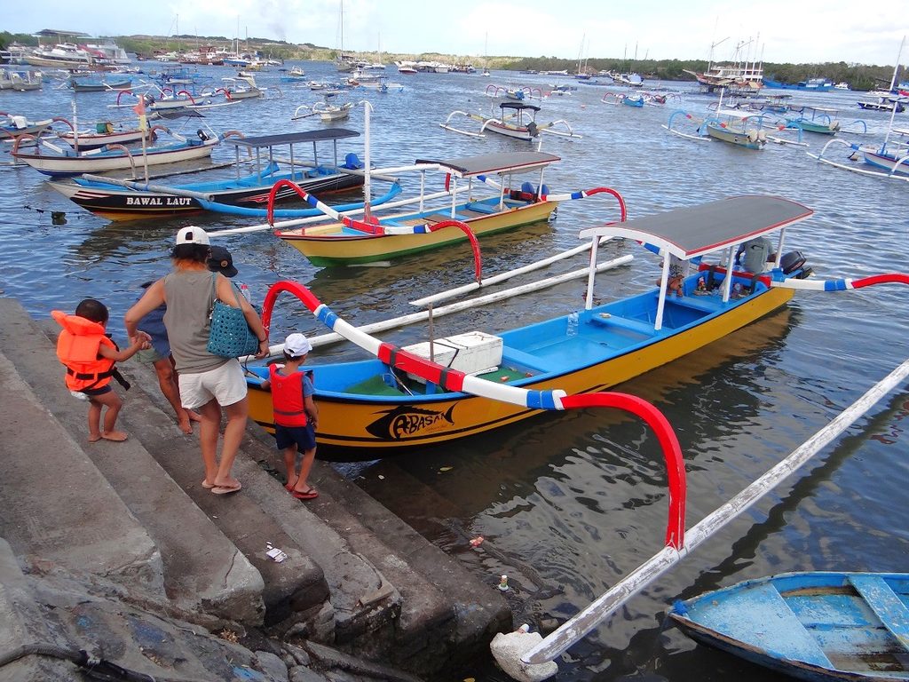 Tabasan bali の船